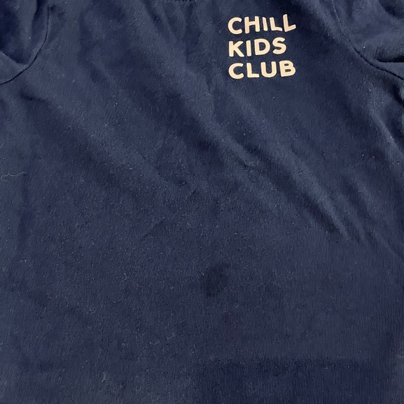 Old Navy ‘chill kids club’ Baby T-Shirt. Size 18-24M - Picture 5 of 5